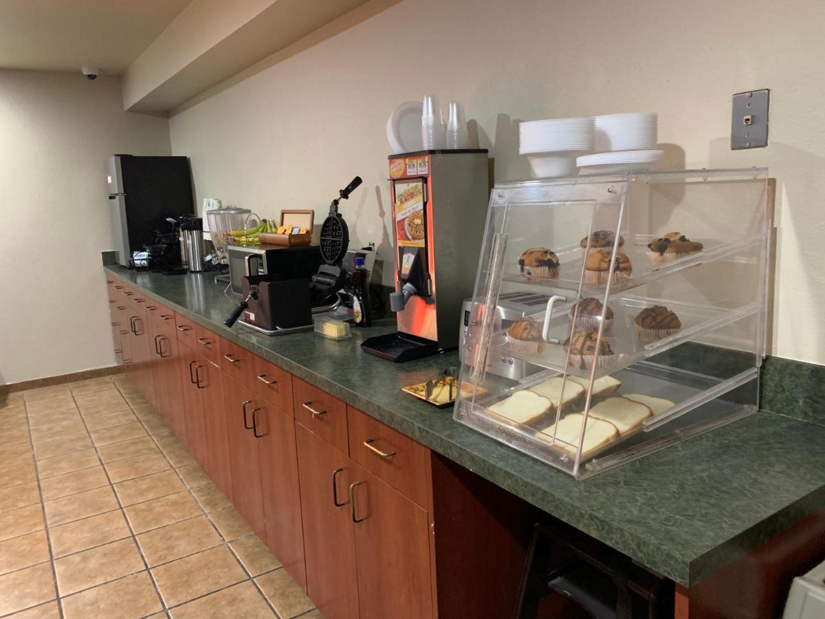 Econo Lodge 토페니시 외부 사진