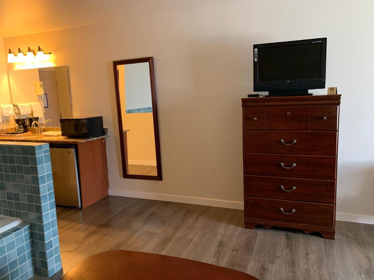 Econo Lodge 토페니시 외부 사진