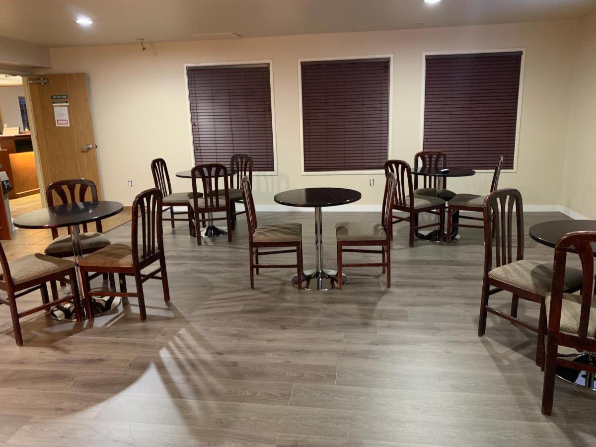 Econo Lodge 토페니시 외부 사진