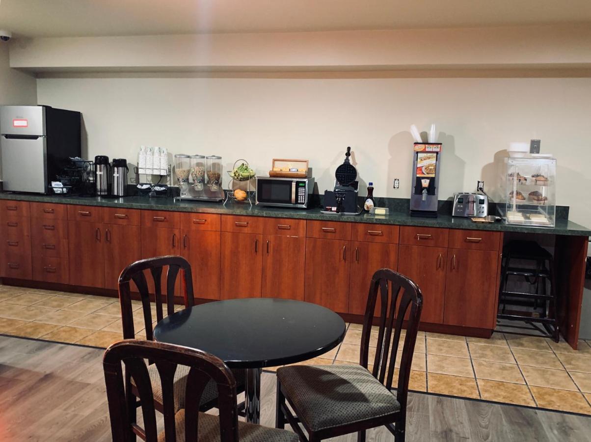 Econo Lodge 토페니시 외부 사진