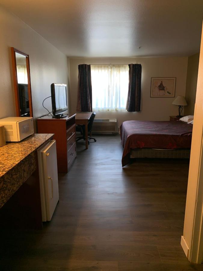 Econo Lodge 토페니시 외부 사진