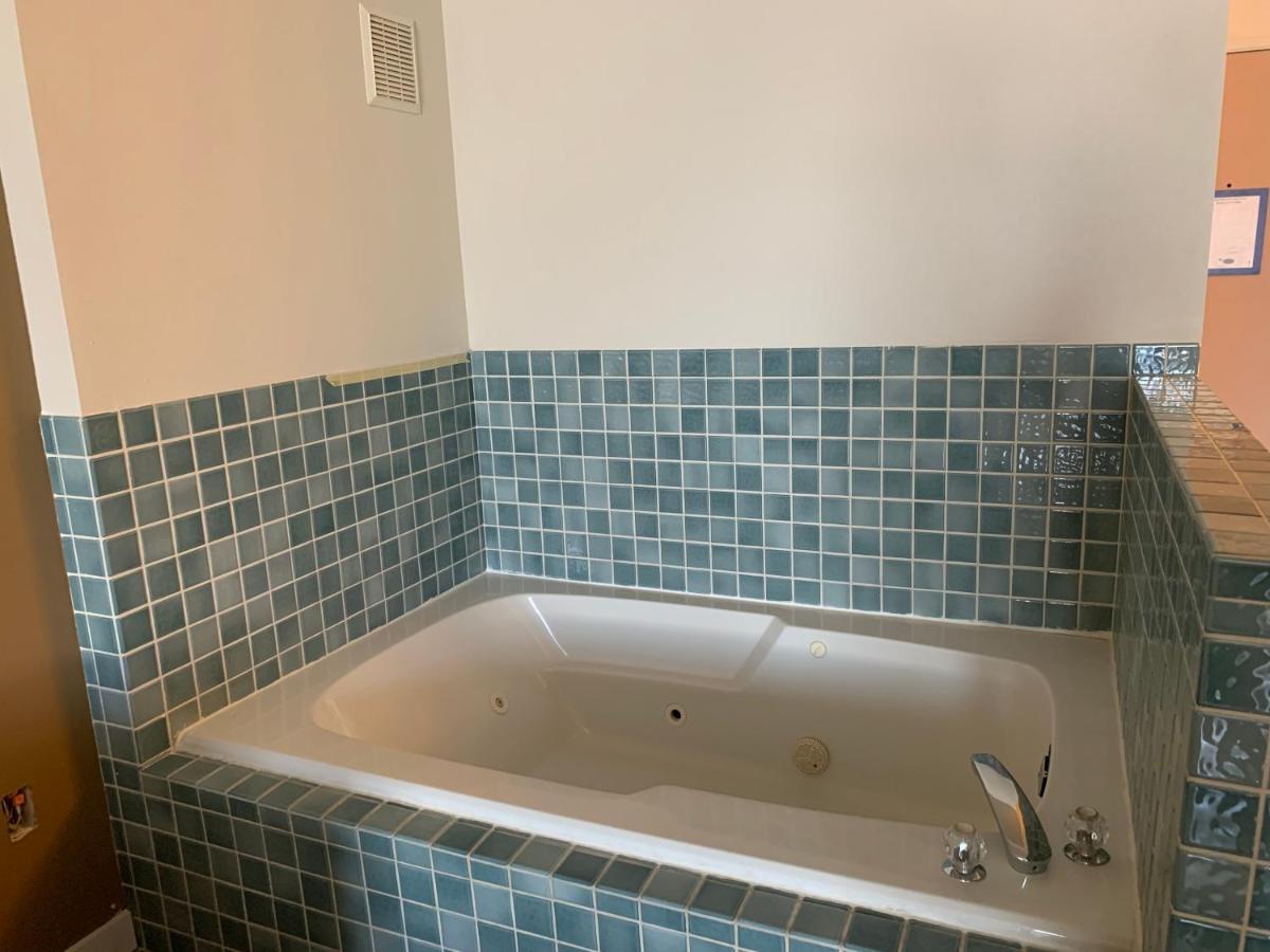 Econo Lodge 토페니시 외부 사진